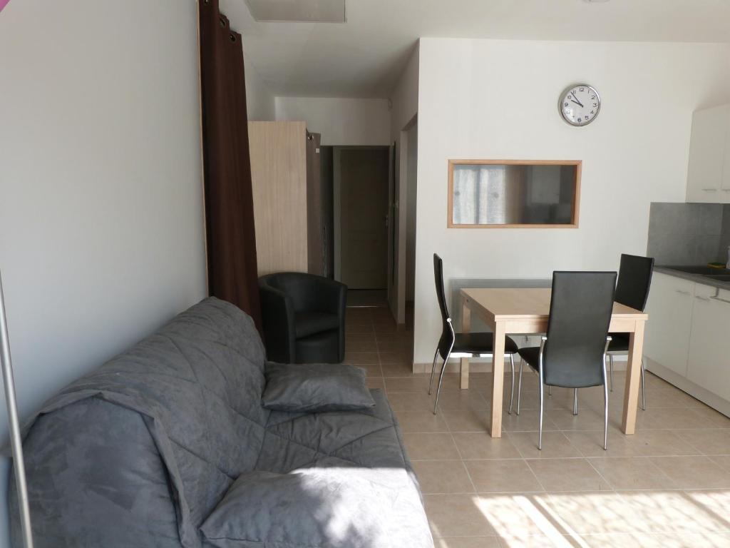 Attic Apartment On The 1st Floor In Bozouls-center Gite Du Cedre - Aveyron