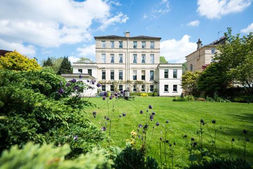 The Ayrlington Guesthouse - Cotswolds