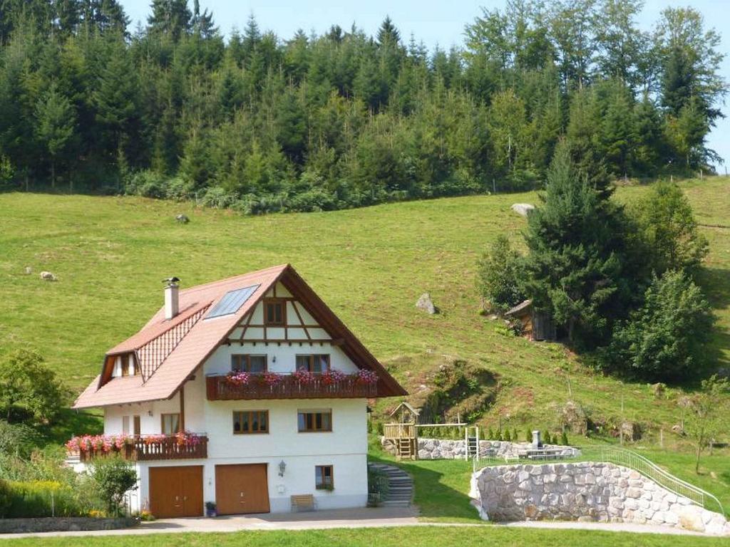 Ferienwohnung B, Mit 80qm, 2 Schlafzimmer, Für Maximal 6 Personen - Ottenhöfen im Schwarzwald