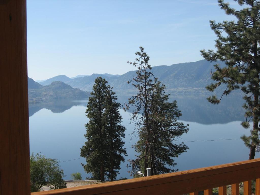 Pinewood Guesthouse - Peachland