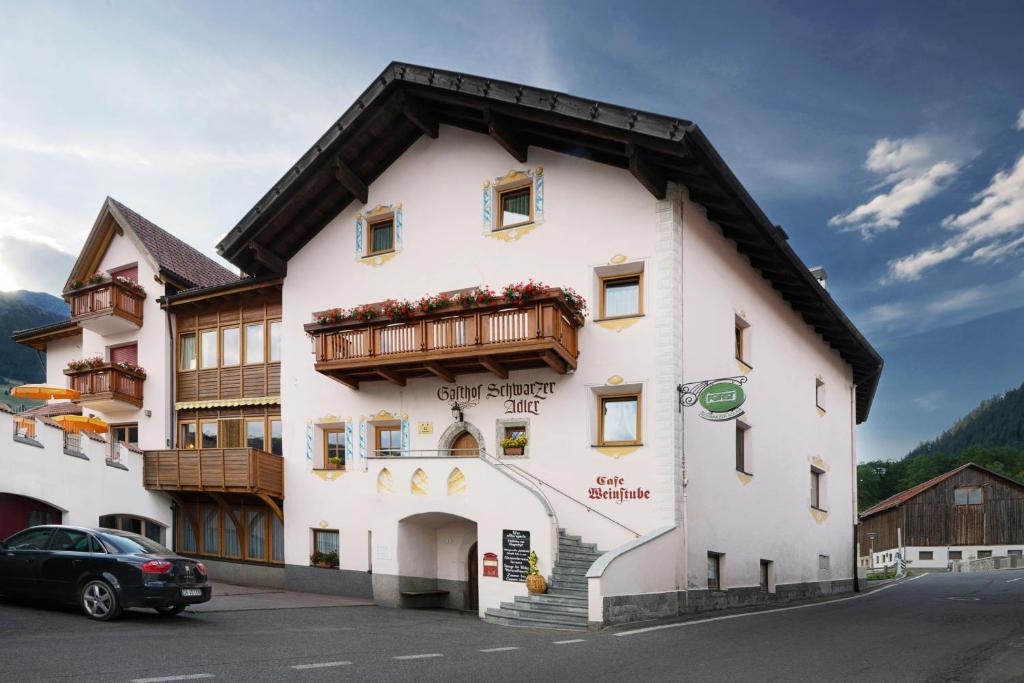 Hotel Schwarzer Adler - Reschen am See