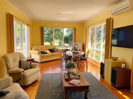 Best large villa rentals in Ventnor on cozycozy