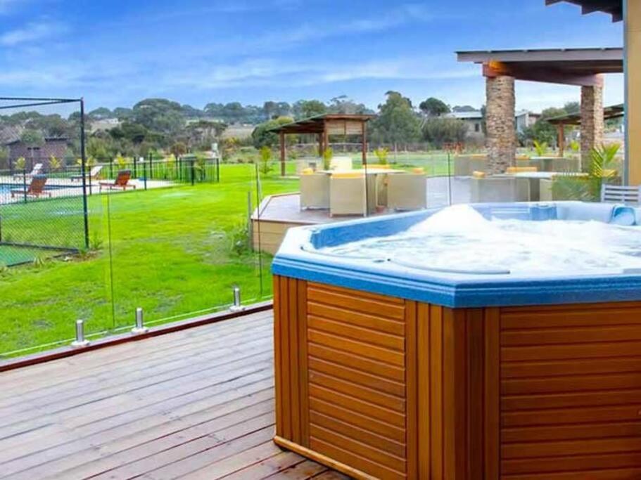 241 - Modern Exclusive Resort Villa W Pool Spa & Gym - Ventnor
