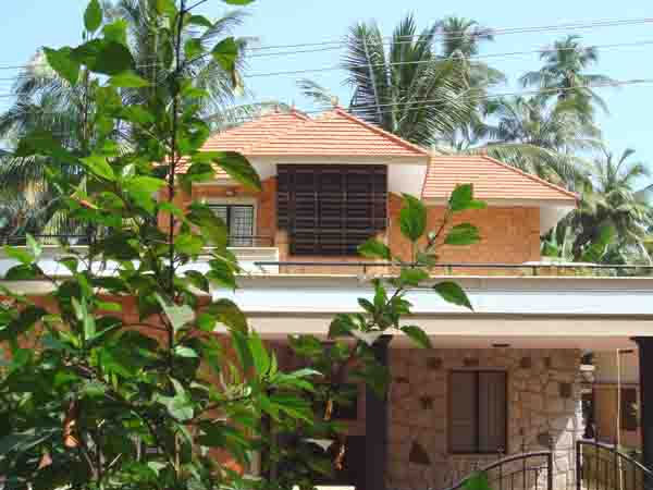 Well Furnished Property Adjoining An Ancient Kerala Temple In A Serene Setting - 科瓦蘭