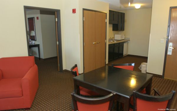 Holiday Inn & Suites Owatonna - Medford, MN