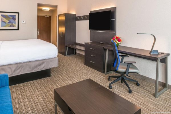 Holiday Inn Express & Suites Tampa North - Wesley Chapel - Epperson Lagoon, Wesley Chapel