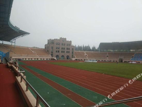 Qingdao Tiantai Stadium Integrated Resort Hotel - 青島市