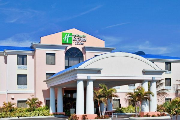 Holiday Inn Express & Suites Lake Okeechobee - Okeechobee, FL