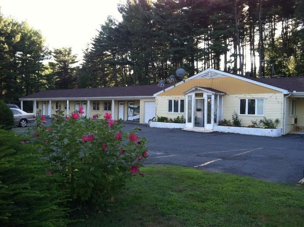 Granby Motel - Peoples State Forest, Barkhamsted
