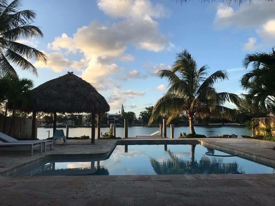 Holiday Home For 9 - Miami Beach, FL