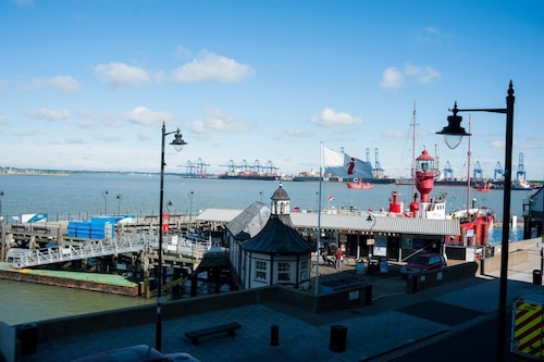 Admirals Harbour View 2-bed Apartment In Harwich - Suffolk
