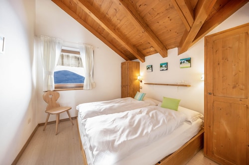 Comfortable Apartment “Eurochalet- S2” Close To The Ski Lifts With Mountain View, Wi-fi & Balcony; Parking Available - Campitello di Fassa