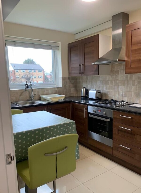 London Southgate 2 Bed Apartment - Enfield