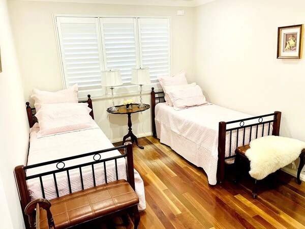 Stylish Self-contained Guesthouse 5 Mins To Trains - Cumberland