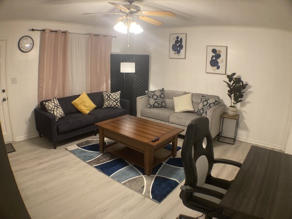 Comfortable And Quiet Apartment Minutes From Downtown In Thomasville - Thomasville, NC