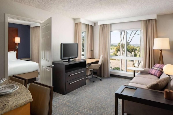 Ideal Getaway In San Diego! 1br Pet-friendly Stay With Kitchen! Pool Available! - Santee, CA
