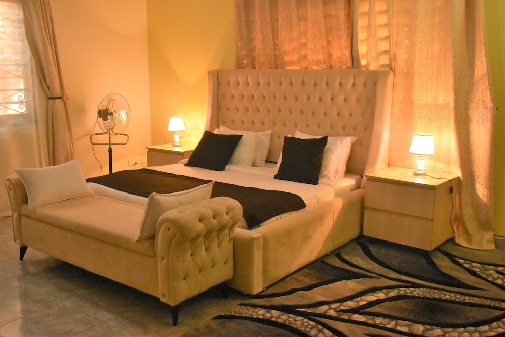 8 Bedroom House Near Speke Resort - Kampala
