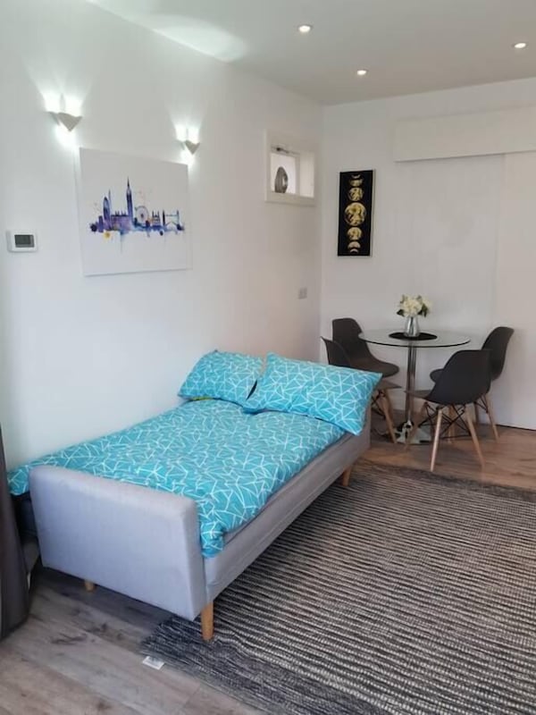 Star London Brent Street Cosy 1-bed Hideaway - Barnet