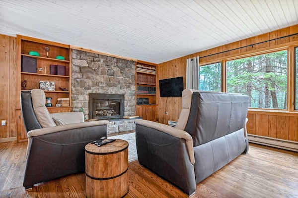 Secluded Forest Cabin With Hot Tub, Ping-pong, Foosball, Billiards & Firepit - Lake Harmony, PA
