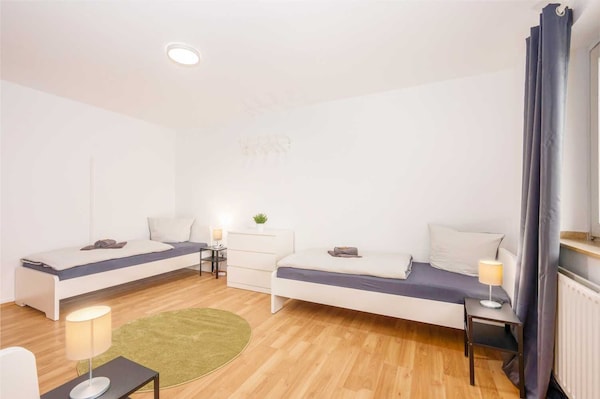 Gla02 - Schönes Apartment Mit Balkon In Gladbeck, 80 Qm, 3 Zimmer, Max. 6 Personen - Gladbeck