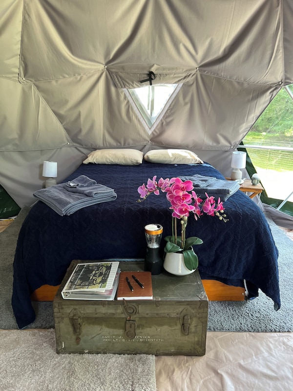 Glamping With Alpacas In An Eco-friendly Dome Outside Of Seattle - Monroe, WA