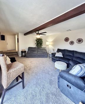 Top Airbnbs & Vacation rentals in Kingman, KS cozycozy