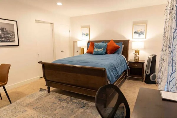 La Bliss: Your Glamorous Getaway Suite! Great Location! Close To Stores! - Ladera Heights, CA