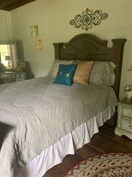 Carousel, Bowling Green airbnb, hotels and vacation rentals