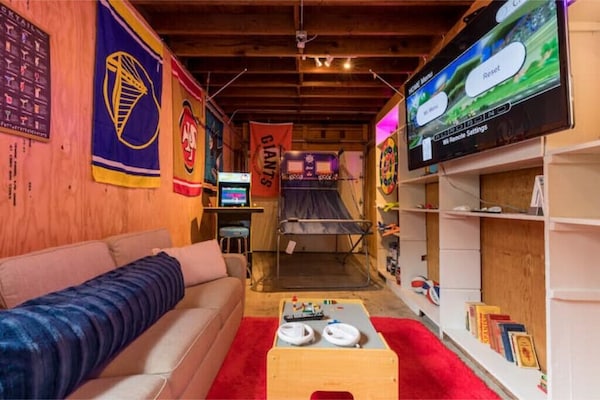 Game Room, Hot Tub, 20 Min To Sf, Beach 1 Block Away - Daly City