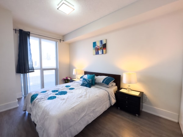 Luxury 2 Beds With Lakeview Near Cn Tower, Scotia Arena & Free Private Parking - Scotiabank Arena