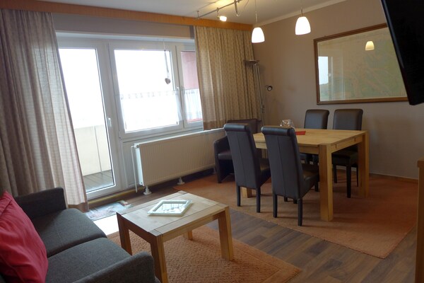 Control Board For 4 People On The 5th Floor With A Balcony For The Afternoon Sun - Wangerland