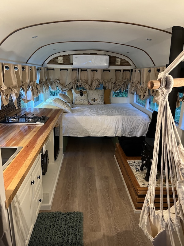 Bee Haven Bus At The Rmr Farmstead With Hot Tub - Washington