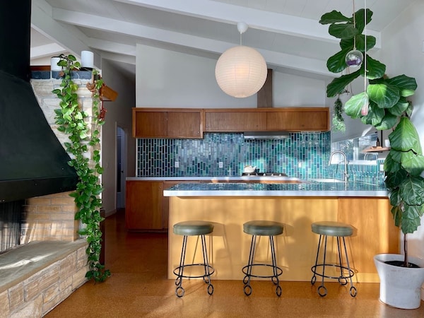 Modern, Light Filled & Cozy 3bed Home - マーセド, CA