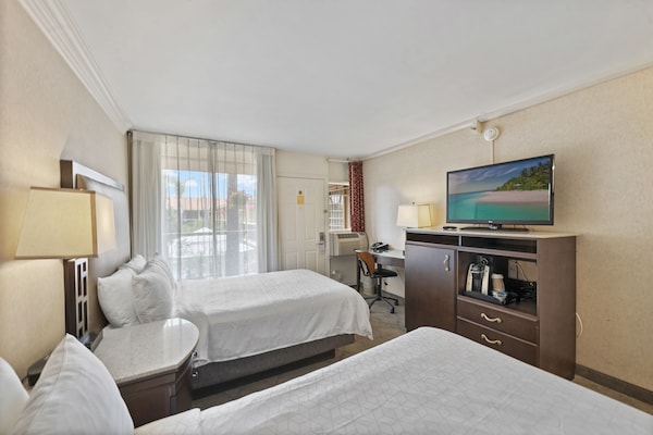 Room 60: 2 Full Beds At 14|west Boutique Hotel South Building - Laguna Niguel, CA