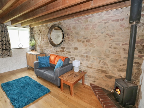 Bwthyn Bach, Pet Friendly, Character Holiday Cottage In Broad Haven - Little Haven