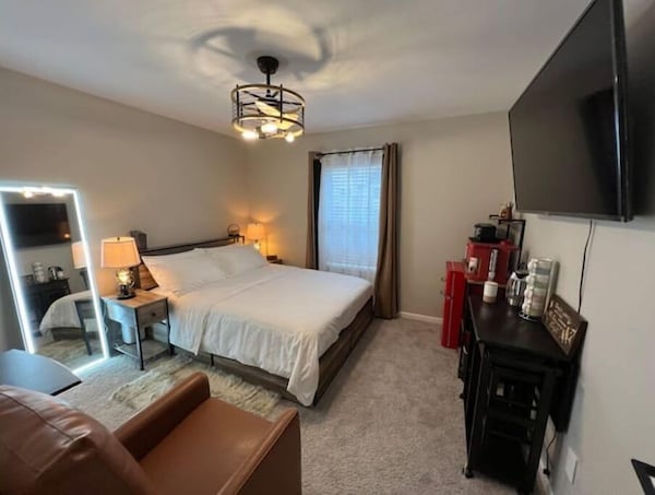 Slice Of Home: Private Entrance Deluxe Suite With Contactless Check-in - Ypsilanti, MI