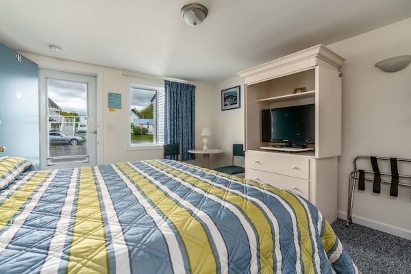 King Room - 1 King Bed - Cape Porpoise Harbor, ME