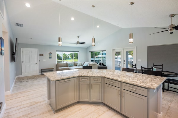 Beautiful New Home On Weeki Wachee River With Boat Dock - Spring Hill, FL