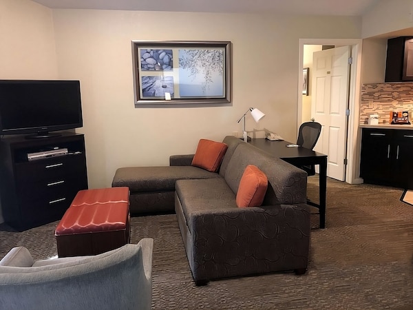 Short Drive To Shoreline Amphitheatre! 1br Accessible Room W\/ Free Breakfast! - Mountain View, CA