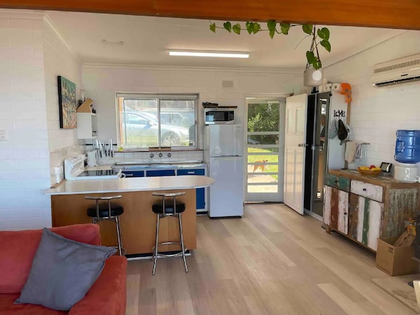 Cottage By The Sea: Surf At Your 'Doorstep' Pets Welcome! - Middleton, South Australia