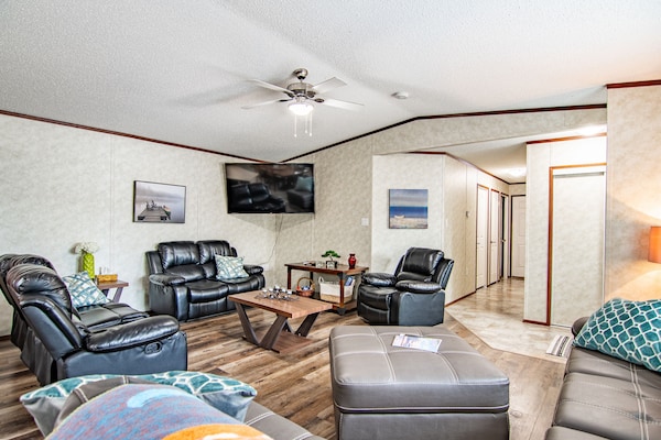 Across From The Beach And In Downtown Sylvan Lake - Sylvan Lake