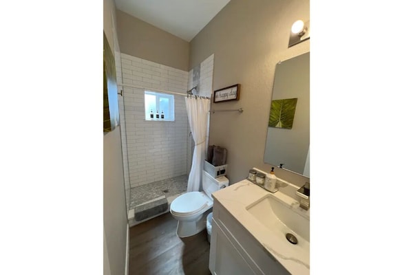 Chic & Intimate 2 Bedroom - Frederick, CO