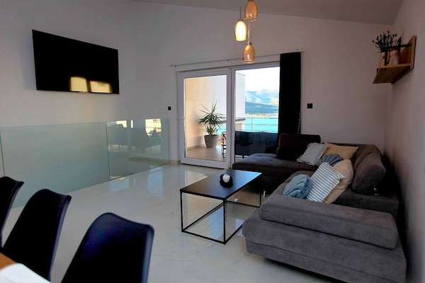 Luxury Villa Lana Apt ,Seaview Terrace, Large Outdoor Space ,Bbq, Close To Beach - Okrug Gornji
