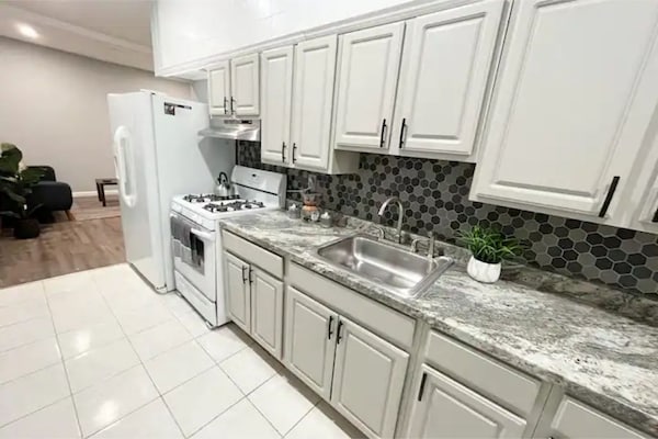 Spacious 5 Bed 3 Bath Double Apt Close To Nyc - West New York