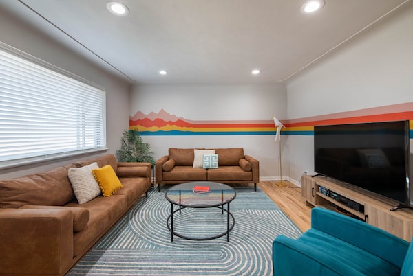 Perfect For Groups \/ Families! Arvada Decades Themed Retro Home With Game Room - Wheat Ridge, CO