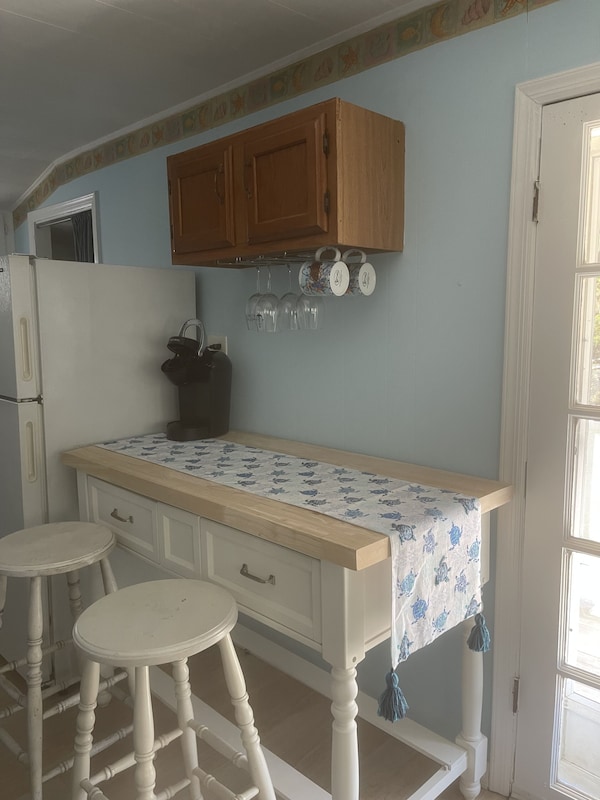 Beach Getaway <Br>beach Cottage Steps From The Beach <Br>private Parking<br> - Point Pleasant, NJ