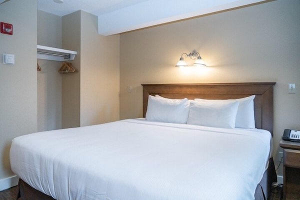 Standard King Room In Banff With Air-conditioning - Banff