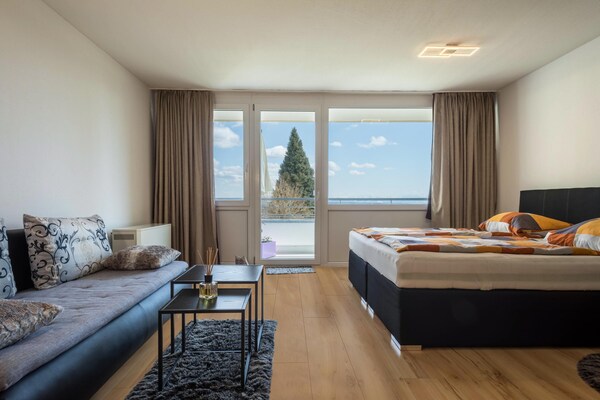 Appartement "Panoramablick" Met Uitzicht Op Meer En De Bergen, Tuin & Zwembad - Friedrichshafen