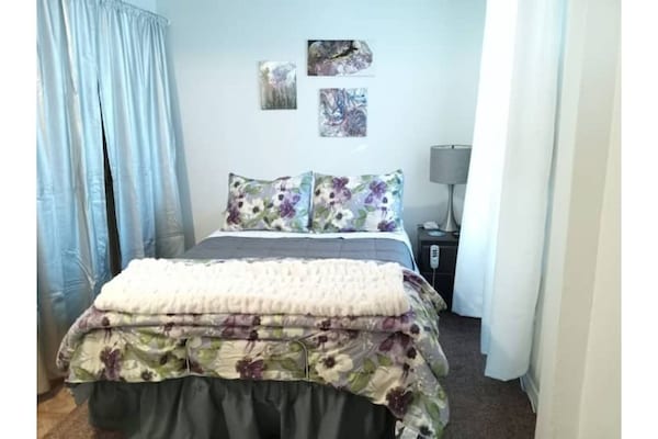 Two Bedrooms One Bath House Medical Massage Therapy Available* - Medicine Park, OK
