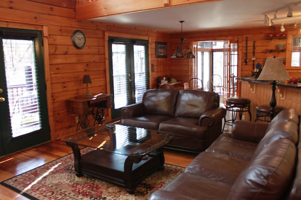 Rustic Cabin In The Woods  Minutes To Callaway Gardens. Pet-friendly! - Pine Mountain